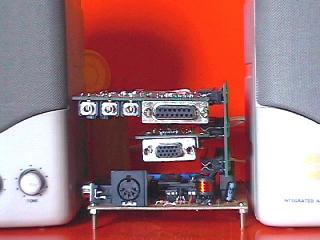 Computadora Fase III con sonido estéreo, MIDI y palanca
