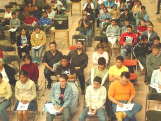 Algunos de los asistentes a la conferencia del 27-nov-2004