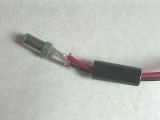 Conector plug y cable rojo y negro